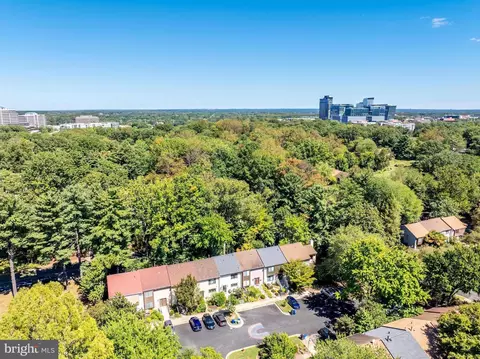 View/Area - 2002 Golf Course Dr, Reston, VA 20191 photo 1 of 1