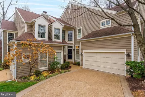 11426 Hollow Timber Ct, Reston, VA 20194