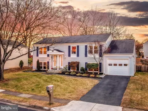 1109 Devon St, Herndon, VA 20170