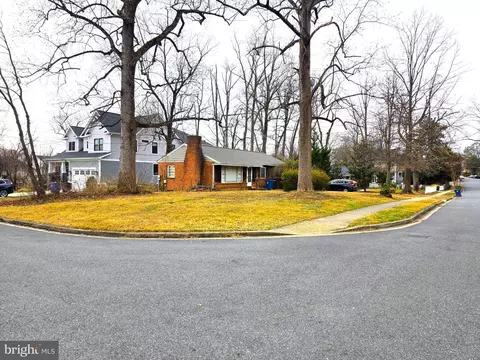 6633 Moly Dr, Falls Church, VA 22046