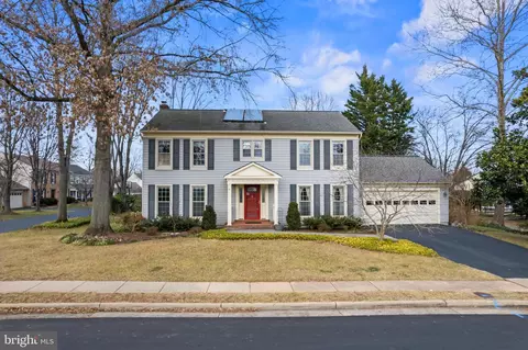 3216 Nestlewood Dr, Oak Hill, VA 20171