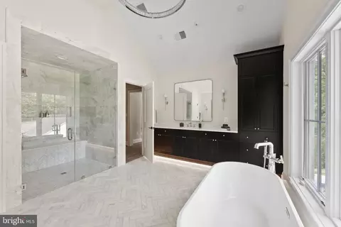 Bath - 6126 Stoneham Ln, Mclean, VA 22101 photo 2 of 3
