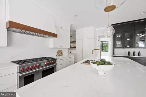 Kitchen - 6126 Stoneham Ln, Mclean, VA 22101 photo 2 of 4