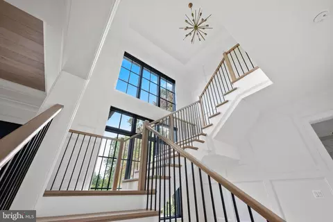 Entry Way - 6126 Stoneham Ln, Mclean, VA 22101 photo 6 of 6