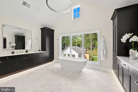 Bath - 6126 Stoneham Ln, Mclean, VA 22101 photo 1 of 3