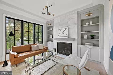 Living - 6126 Stoneham Ln, Mclean, VA 22101 photo 1 of 2