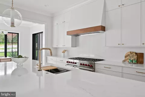 Kitchen - 6126 Stoneham Ln, Mclean, VA 22101 photo 4 of 4