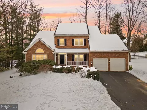 1134 Round Pebble Ln, Reston, VA 20194