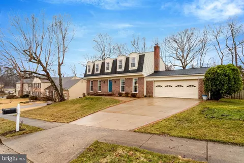 Exterior - 8705 Side Saddle Rd, Springfield, VA 22152 photo 2 of 9