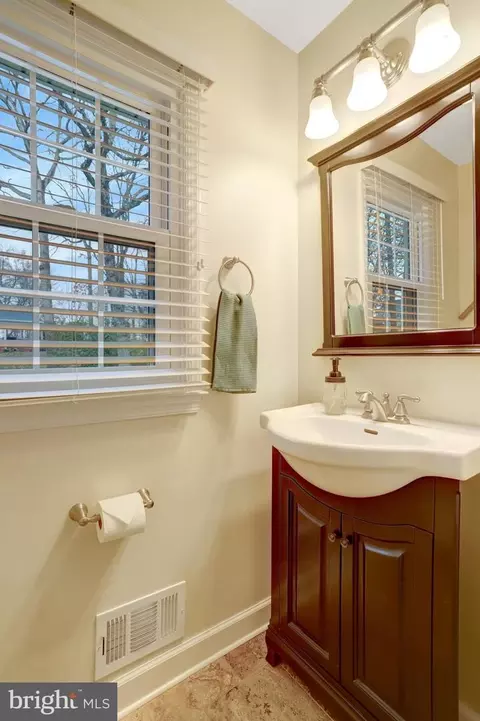 Bath - 8705 Side Saddle Rd, Springfield, VA 22152 photo 2 of 7
