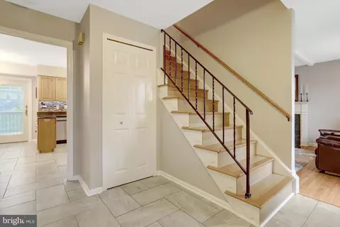 Entry Way - 8705 Side Saddle Rd, Springfield, VA 22152 photo 2 of 5