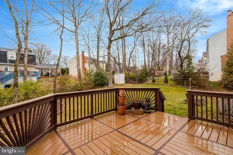 Exterior - 8705 Side Saddle Rd, Springfield, VA 22152 photo 5 of 9