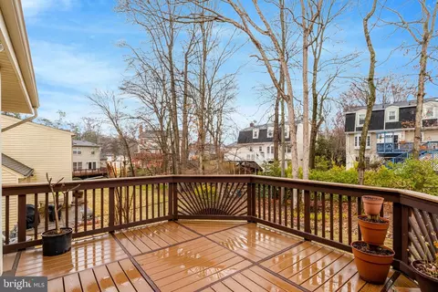 Exterior - 8705 Side Saddle Rd, Springfield, VA 22152 photo 7 of 9