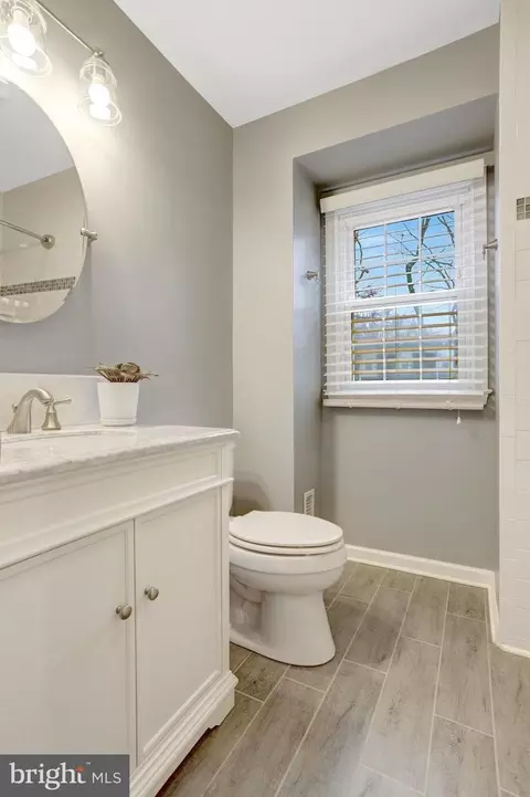 Bath - 8705 Side Saddle Rd, Springfield, VA 22152 photo 6 of 7