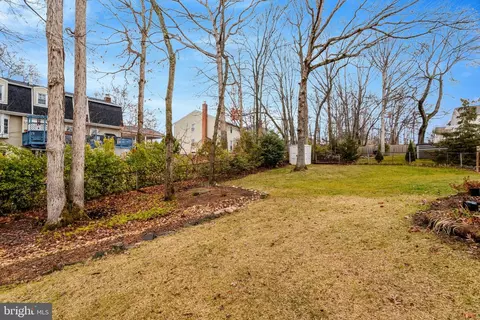 Exterior - 8705 Side Saddle Rd, Springfield, VA 22152 photo 9 of 9