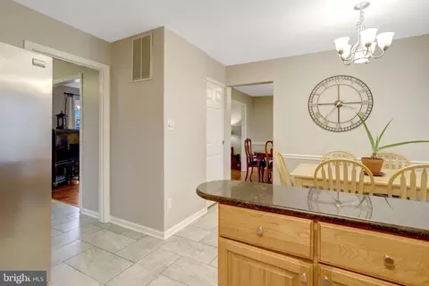 Entry Way - 8705 Side Saddle Rd, Springfield, VA 22152 photo 5 of 5