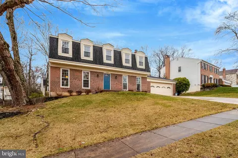 Exterior - 8705 Side Saddle Rd, Springfield, VA 22152 photo 4 of 9