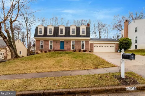 Exterior - 8705 Side Saddle Rd, Springfield, VA 22152 photo 3 of 9