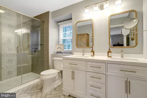 Bath - 8705 Side Saddle Rd, Springfield, VA 22152 photo 3 of 7