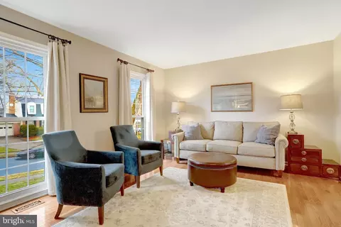 Living - 8705 Side Saddle Rd, Springfield, VA 22152 photo 2 of 7