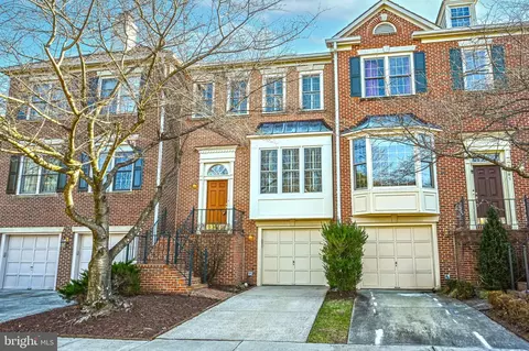 2143 Wolftrap Ct, Vienna, VA 22182