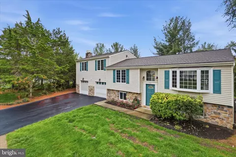 Exterior - 12821 Pinecrest Rd, Herndon, VA 20171 photo 4 of 8