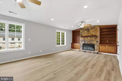 Living - 12821 Pinecrest Rd, Herndon, VA 20171 photo 2 of 5