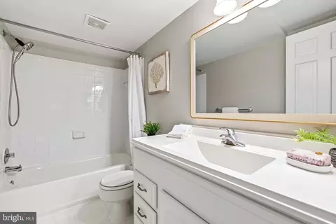 Bath - 7640 Provincial Dr #213, Mclean, VA 22102 photo 1 of 4