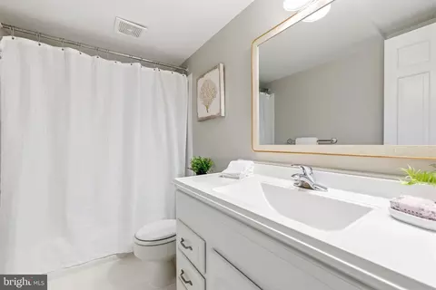 Bath - 7640 Provincial Dr #213, Mclean, VA 22102 photo 2 of 4