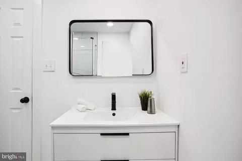 Bath - 2000 Homer Ter, Reston, VA 20191 photo 7 of 10