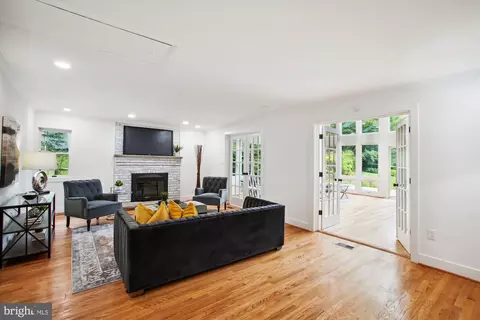 Living - 2000 Homer Ter, Reston, VA 20191 photo 4 of 7