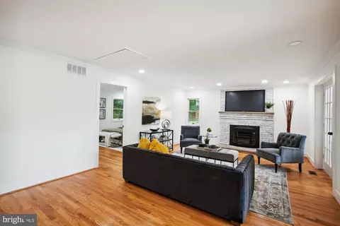 Living - 2000 Homer Ter, Reston, VA 20191 photo 5 of 7