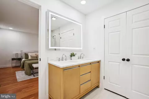 Bath - 2000 Homer Ter, Reston, VA 20191 photo 3 of 10
