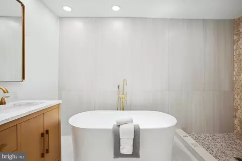 Bath - 2000 Homer Ter, Reston, VA 20191 photo 5 of 10