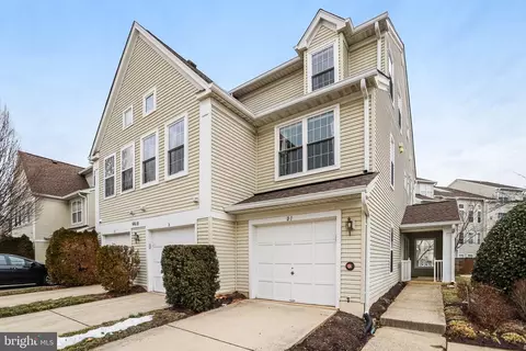 6610 Thackwell Way #2102, Alexandria, VA 22315