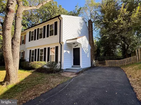9983 Hemlock Woods Ln, Burke, VA 22015
