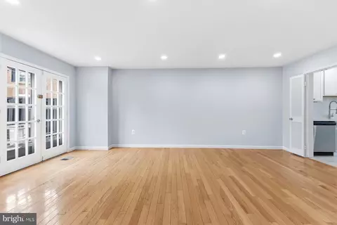 Living - 7233 Evanston Rd, Springfield, VA 22150 photo 11 of 11
