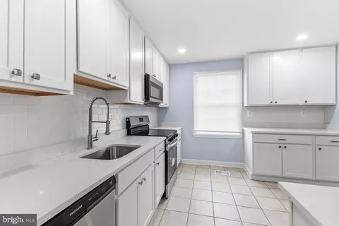 Entry Way - 7233 Evanston Rd, Springfield, VA 22150 photo 2 of 3