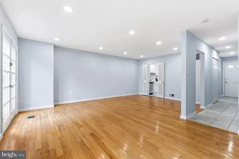 Living - 7233 Evanston Rd, Springfield, VA 22150 photo 2 of 11