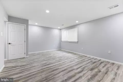 Living - 7233 Evanston Rd, Springfield, VA 22150 photo 10 of 11