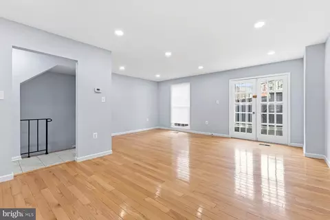 Living - 7233 Evanston Rd, Springfield, VA 22150 photo 4 of 11