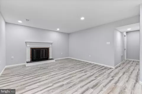 Living - 7233 Evanston Rd, Springfield, VA 22150 photo 8 of 11
