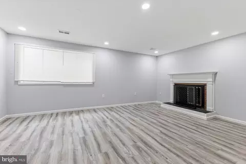 Living - 7233 Evanston Rd, Springfield, VA 22150 photo 7 of 11