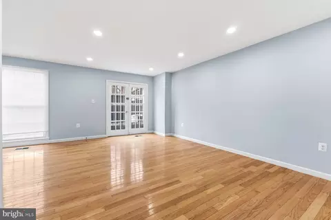 Living - 7233 Evanston Rd, Springfield, VA 22150 photo 5 of 11