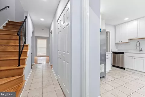 Entry Way - 7233 Evanston Rd, Springfield, VA 22150 photo 1 of 3