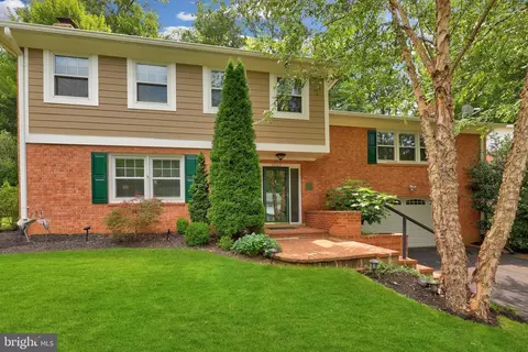 9322 Glenbrook Rd, Fairfax, VA 22031