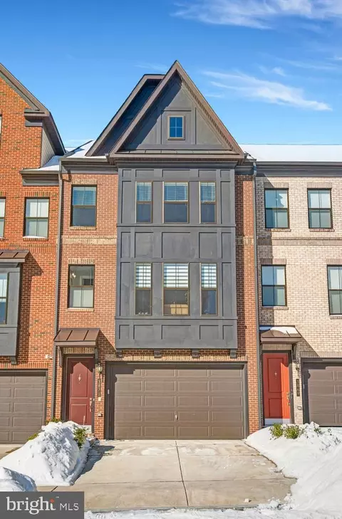 3871 Rainier Dr, Fairfax, VA 22033