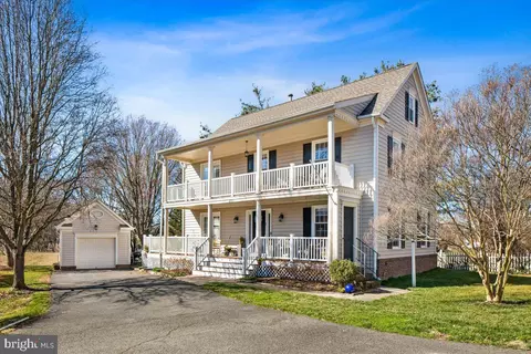 6582 Forsythia St, Springfield, VA 22150