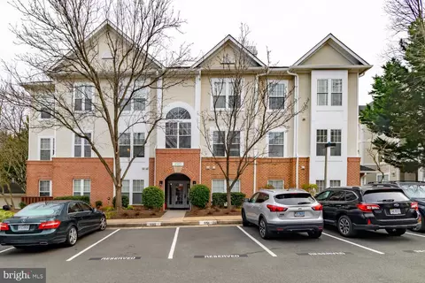 1515 N Point Dr #02-0201, Reston, VA 20194