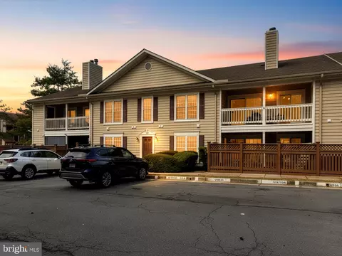 6049 B Essex House Sq, Alexandria, VA 22310
